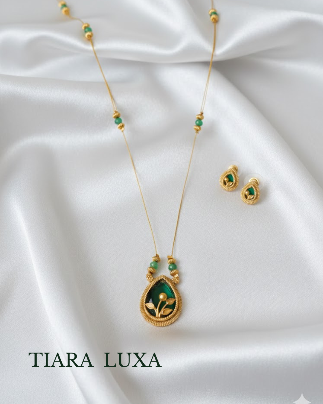 Tear drop pendant invisible chain Green