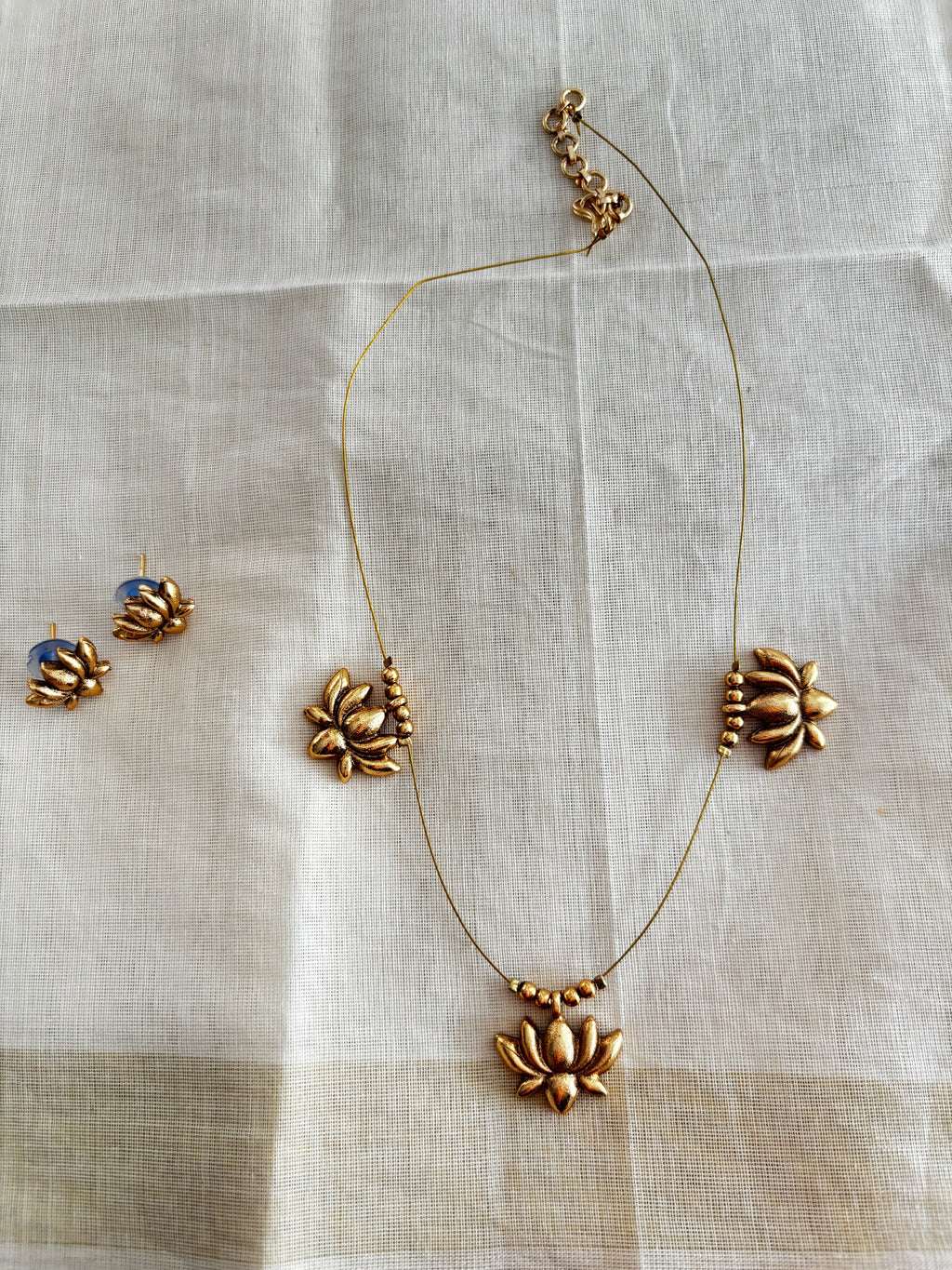 Elegant triple lotus flower invisible design