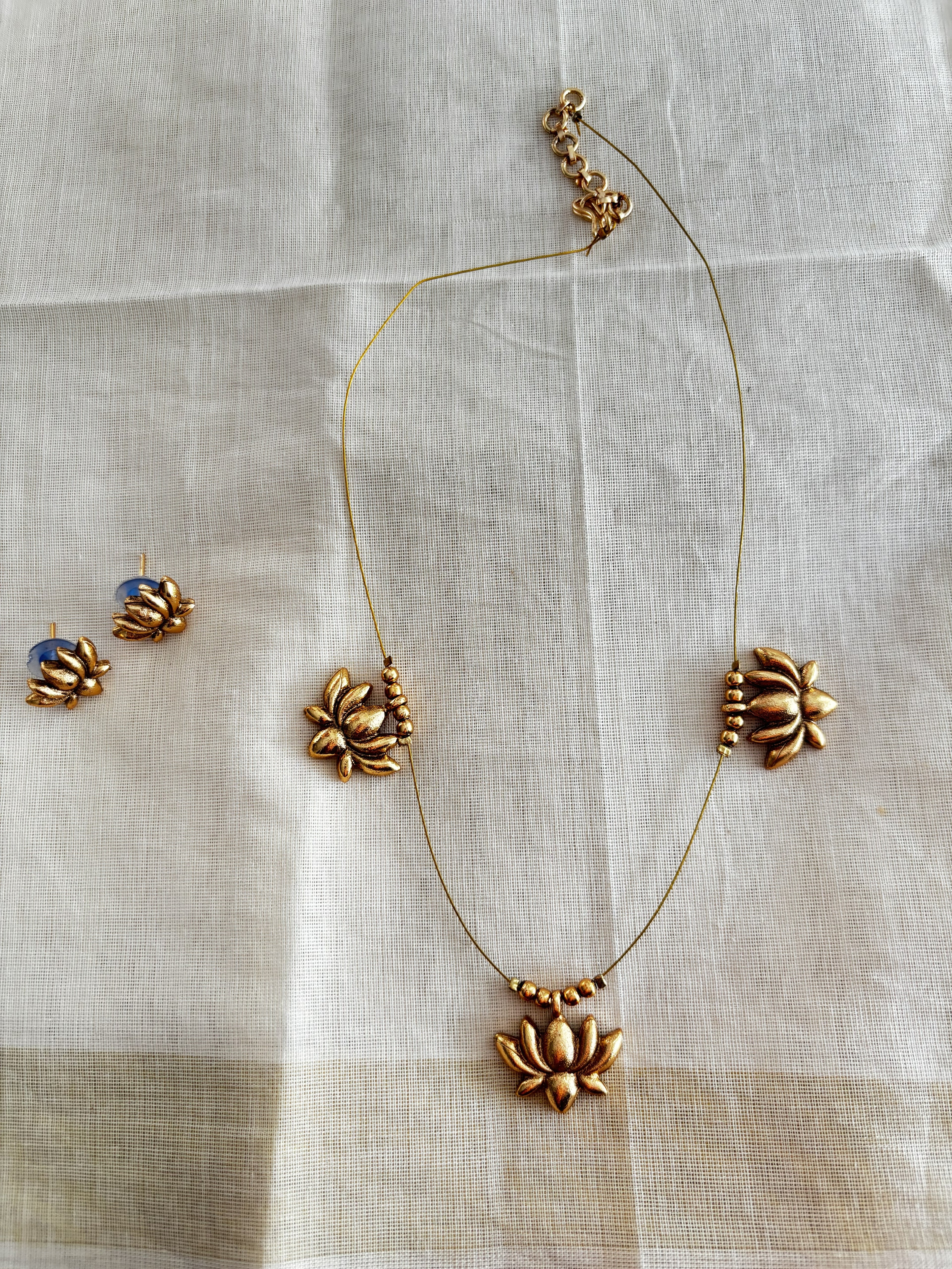 Elegant triple lotus flower invisible design