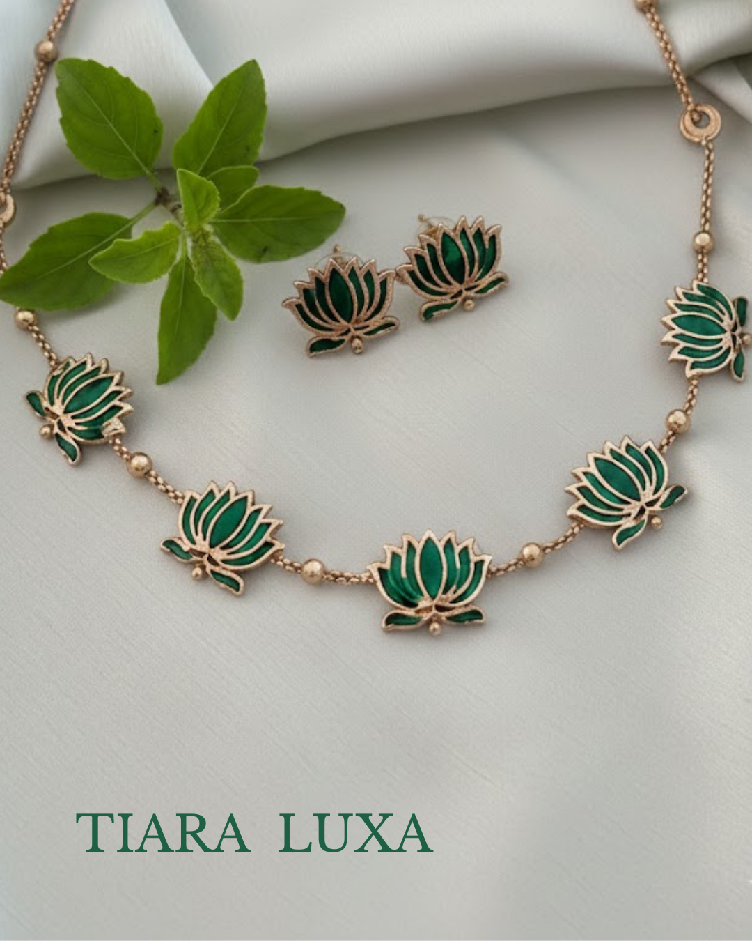 Lotus choker