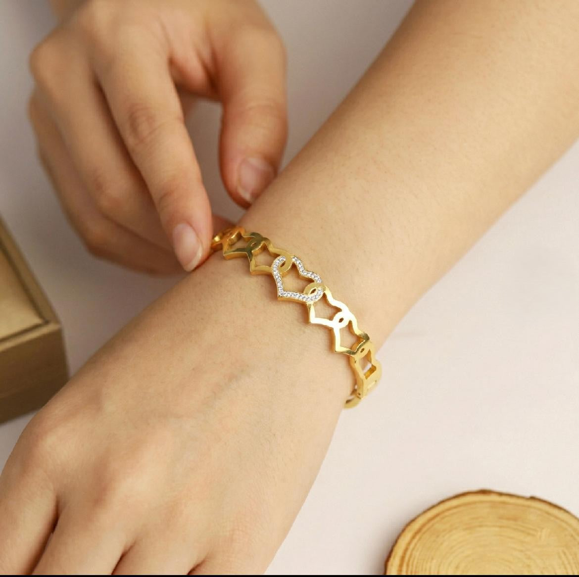 Heart Shaped Chain Bracelet – Anti Tarnish Stainless Steel Jewelry