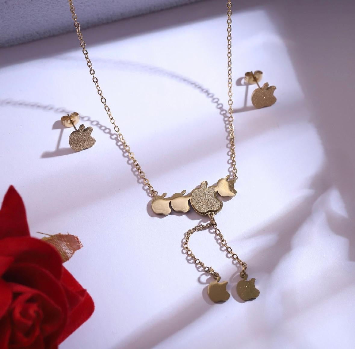 Apple Trendy Style Necklace – 22K Gold-Plated Stainless Steel, Anti-Tarnish & Waterproof, 18-Inch Adjustable