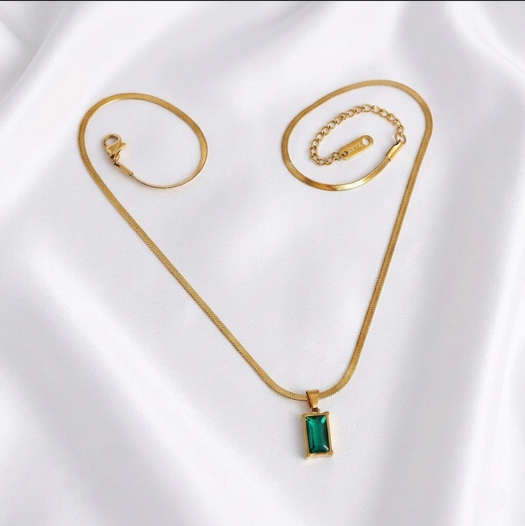 Green Stone Anti Tarnish Pendant – Stainless Steel Elegant Jewelry