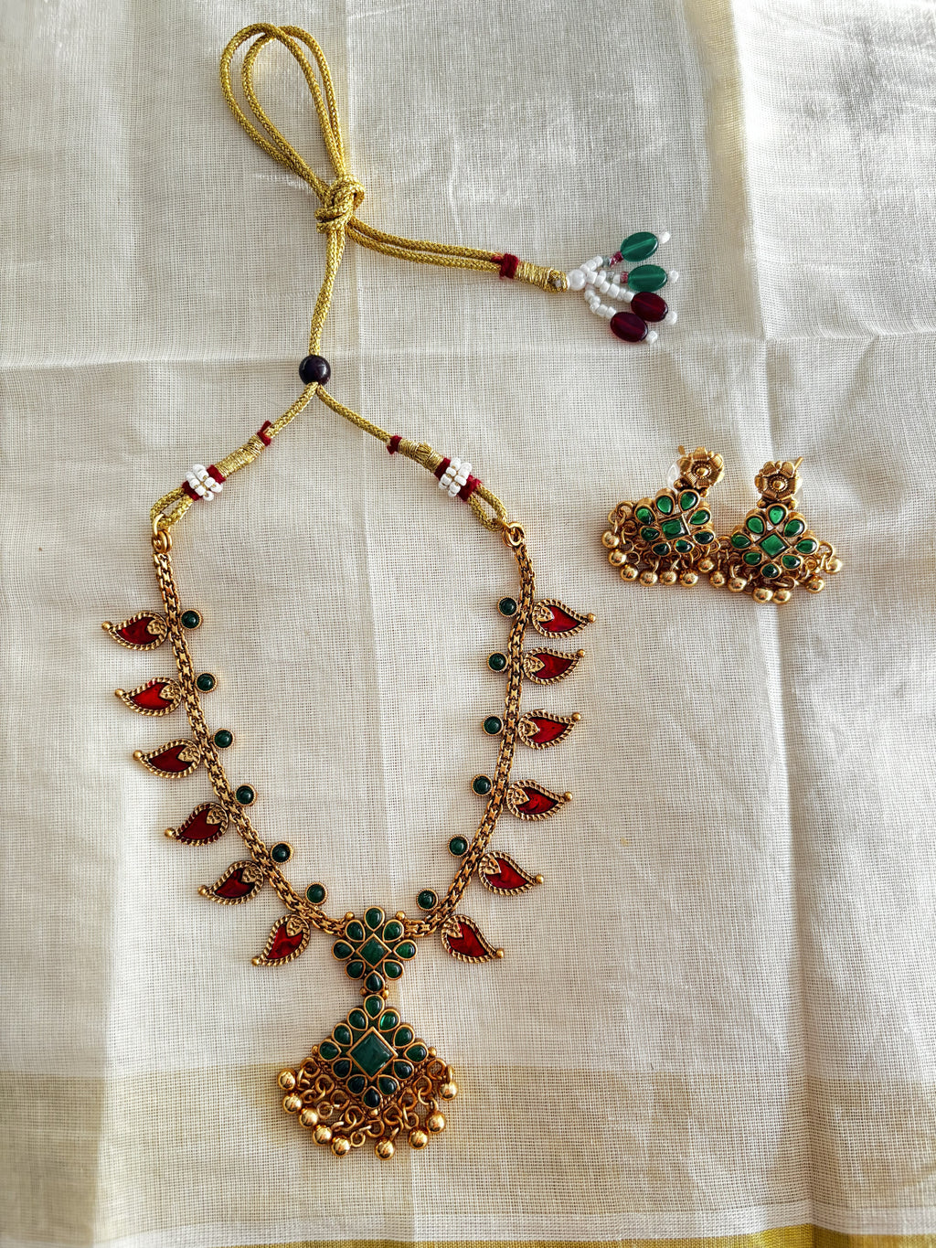 Red mango necklace