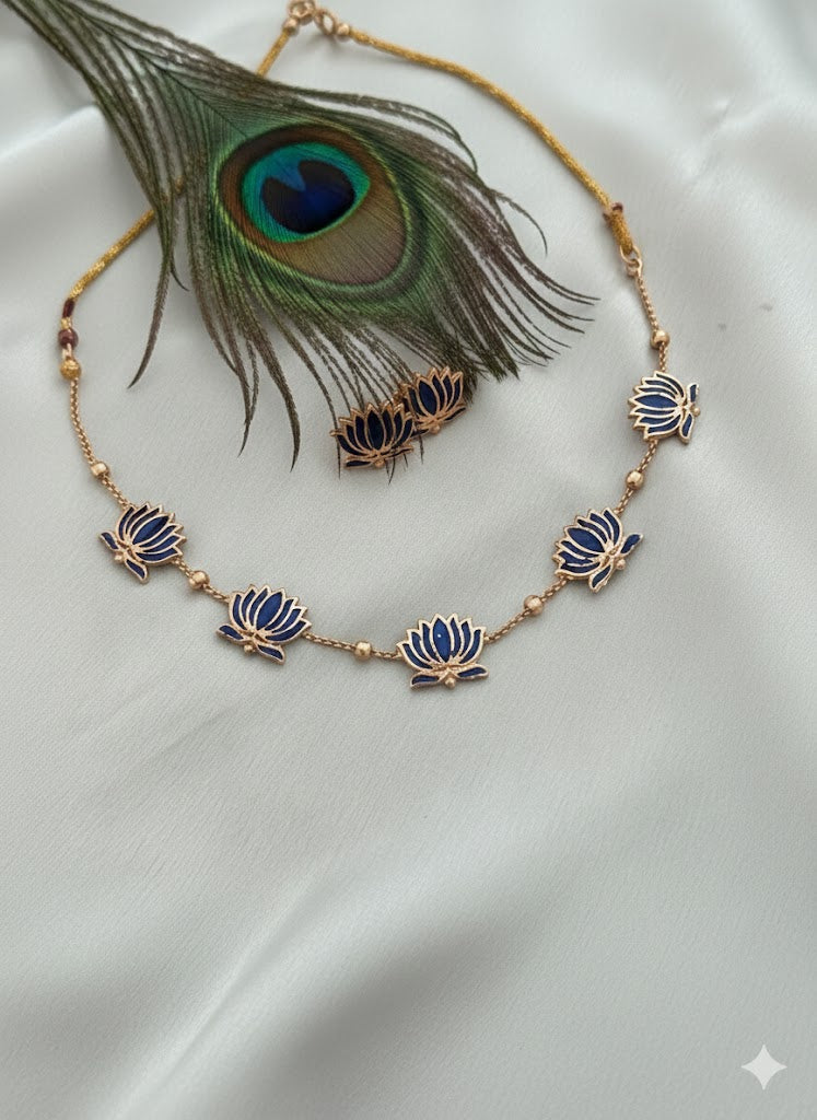 Lotus choker